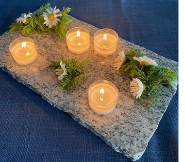 Hvit granittbenkeplate med subtile sorte årer